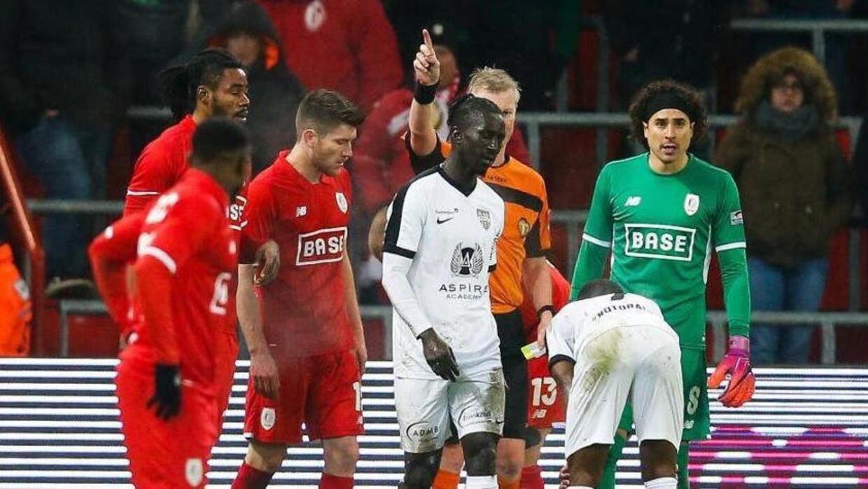 Guillermo Ochoa y el Standard Lieja consiguieron agónico triunfo ante el Eupen