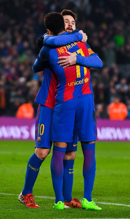 Los azulgranas golearon 5-2 a la Real Sociedad y el Barça consiguió su p...