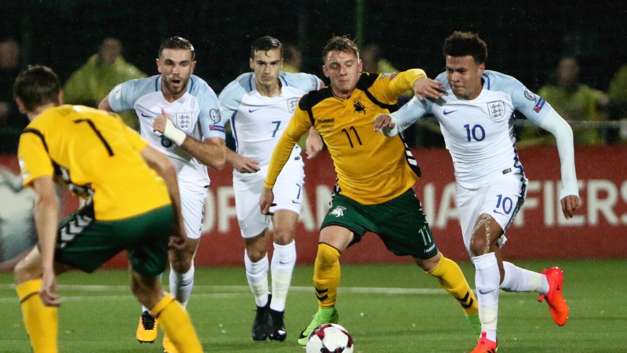Inglaterra se impone en Lituania y marcha invicta a la Copa del Mundo