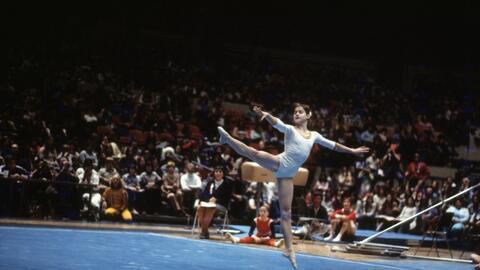 Nadia Comaneci en su rutina de Montreal 1976