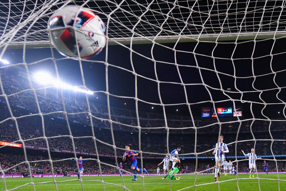 Los azulgranas golearon 5-2 a la Real Sociedad y el Barça consiguió su p...