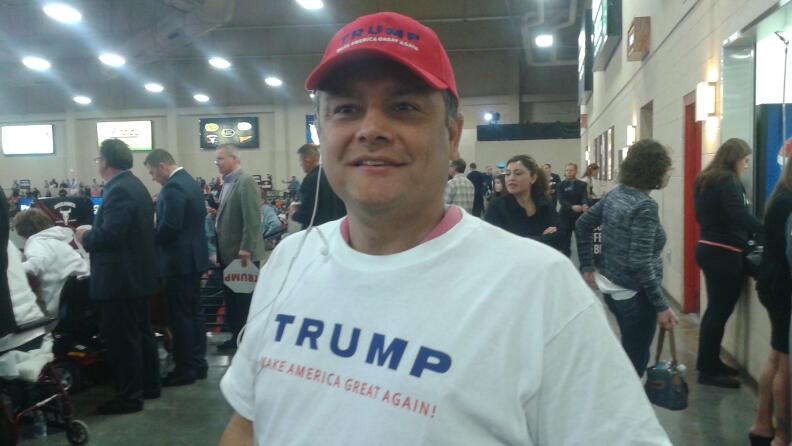 Luis Velasquez, Mexican American, Vote Trump "para melhorar a economia"