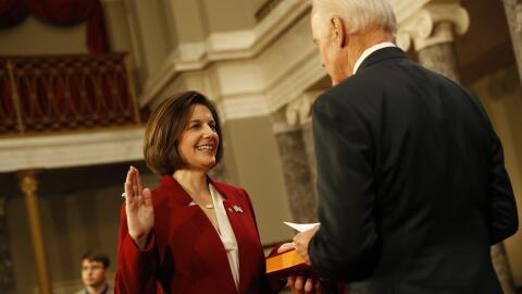 Catherine Cortez Masto jura su cargo