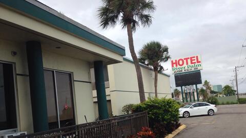 Hotel River Palm.