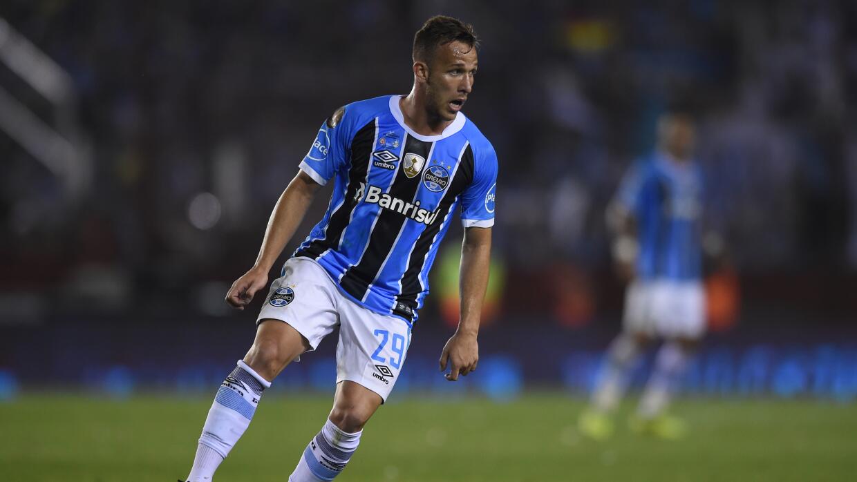 El Barcelona negocia con Gremio y formaliza su interés por Arthur
