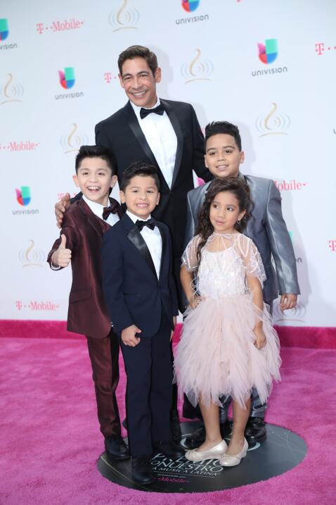 Johnny Lozada y sus hijos | Foto: Univisión