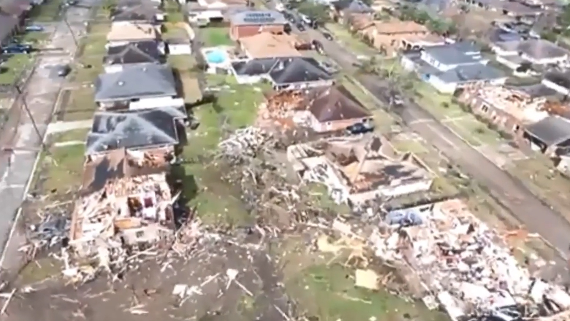 En video así quedó Louisiana tras el paso de varios tornados Univision