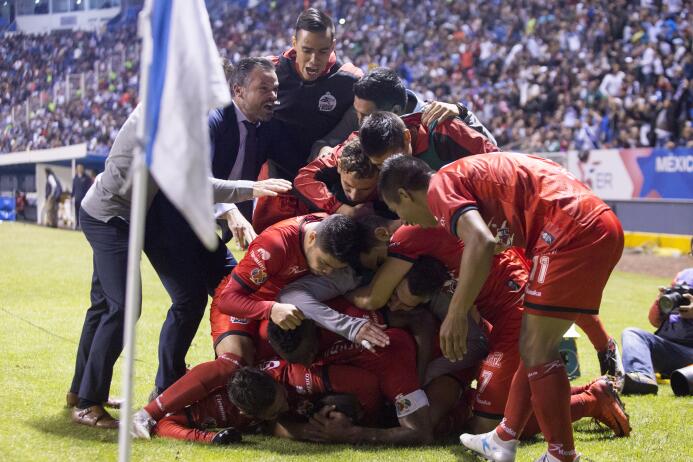 Los Lobos se llevan el primer clásico poblano 20171118-3579.jpg