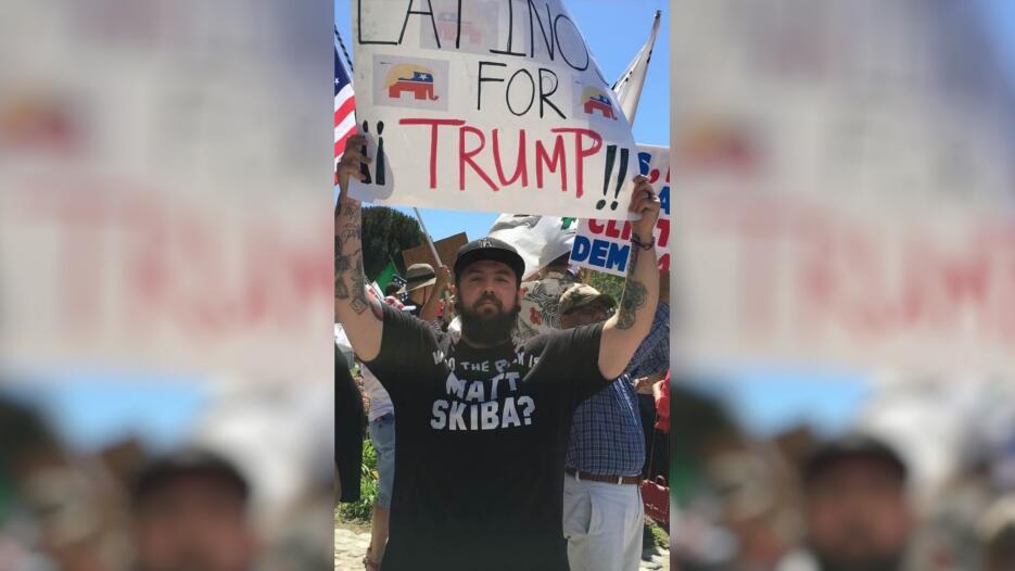 Latino en apoya a Donald Trump en Temécula, California
