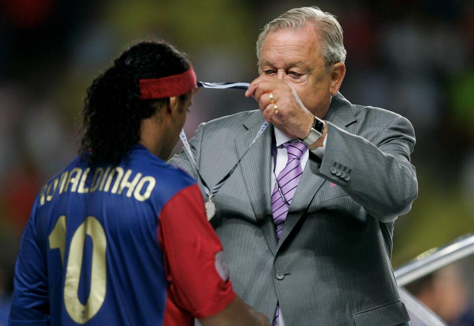 Real Sociedad golea al Atlético de Madrid y acerca al Barcelona al títul...