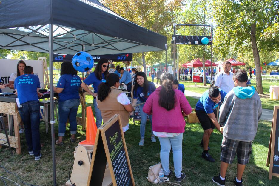 Desde Modesto a Bakersfield; familias hicieron el viaje a Fresno State p...
