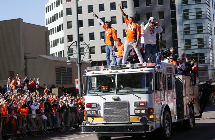 La ciudad de Denver festejó a sus Broncos por el triunfo logrado en el S...