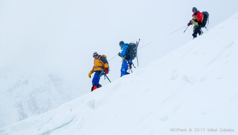Tres alpinistas españoles fuerin al rescate de un alpinista italiano var...