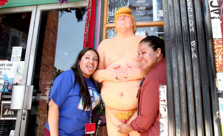 La estatua fue expuesta en el bulevar de Hollywood en agosto.
