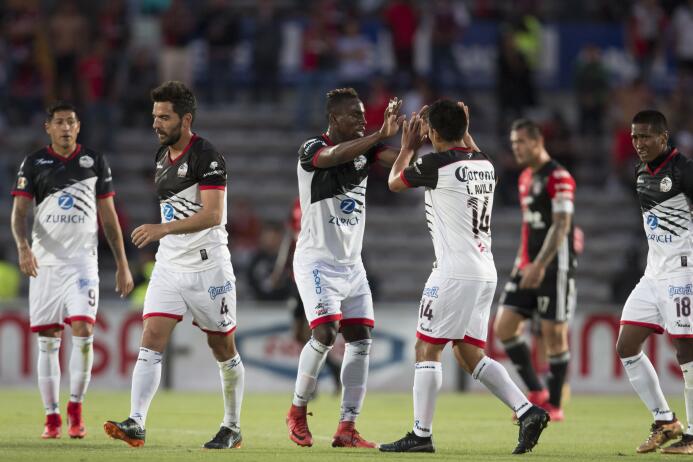 En fotos: Lobos fue el menos malo y vence 2-1 al Atlas 20180210-3156.jpg