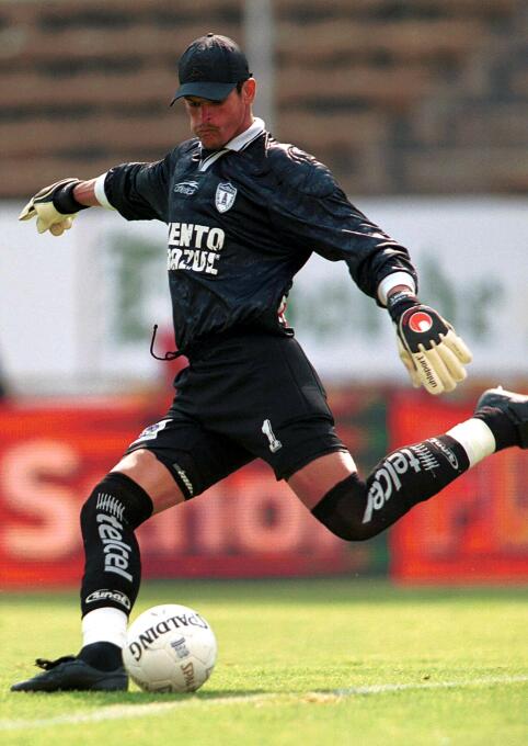 Día Internacional del Portero: Un homenaje a Miguel Calero 20020429_1154...