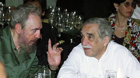 Fidel Castro y el escritor colombiano Gabriel García Márquez en una cena...