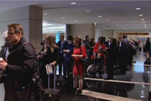 Cientos de personas se alistan para el discurso de Obama en Chicago