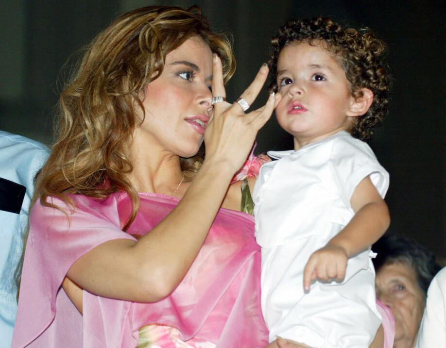 Resultado de imagen para gloria trevi y su hijo