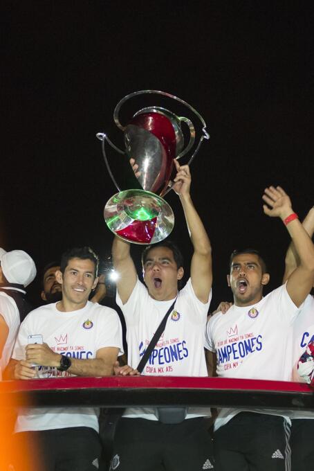 Chivas festejó con su afición la obtención de la Copa MX