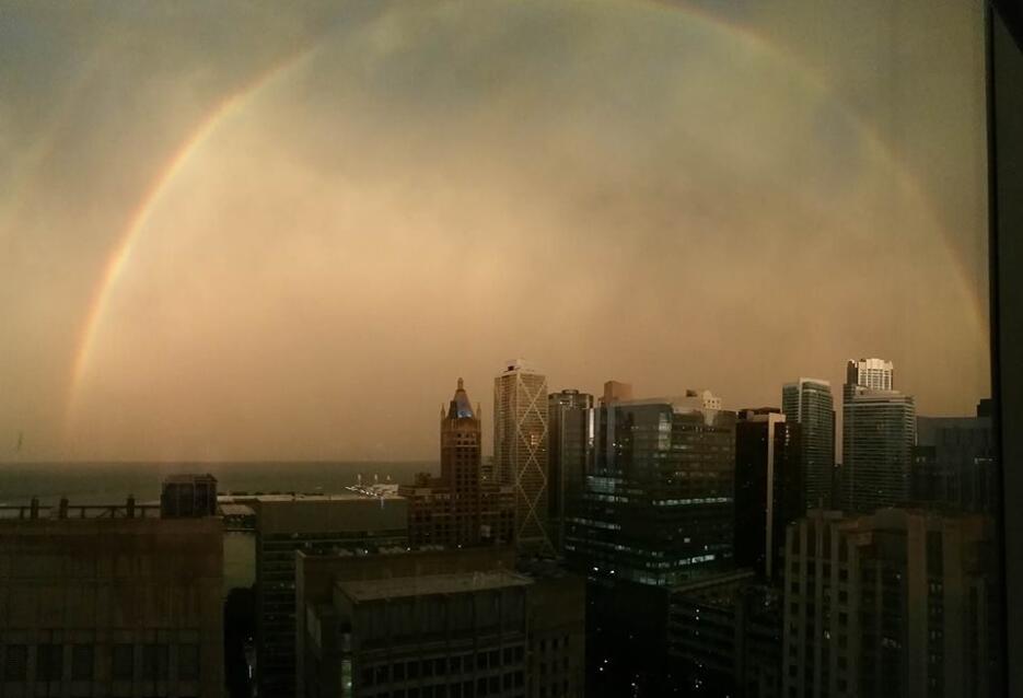 Usuarios de Univision Chicago comparten fotos del doble arcoiris que se...