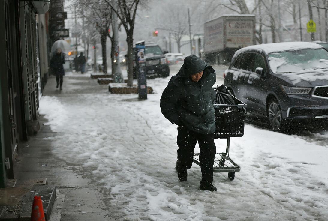 Nueva York padece su quinta tormenta de nieve en un mes, algo que no es...