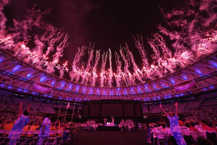 El Maracaná también guardó momentos de júbilo cuando intérpretes locales...
