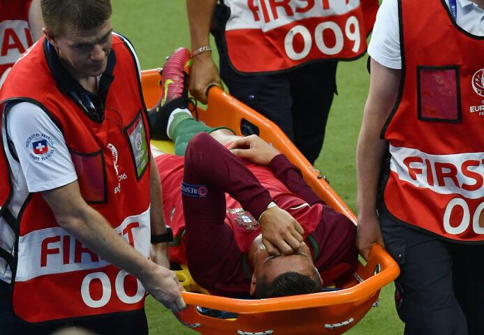 Cristiano Ronaldo abandonó la final de la Eurocopa a los 25 minutos de j...