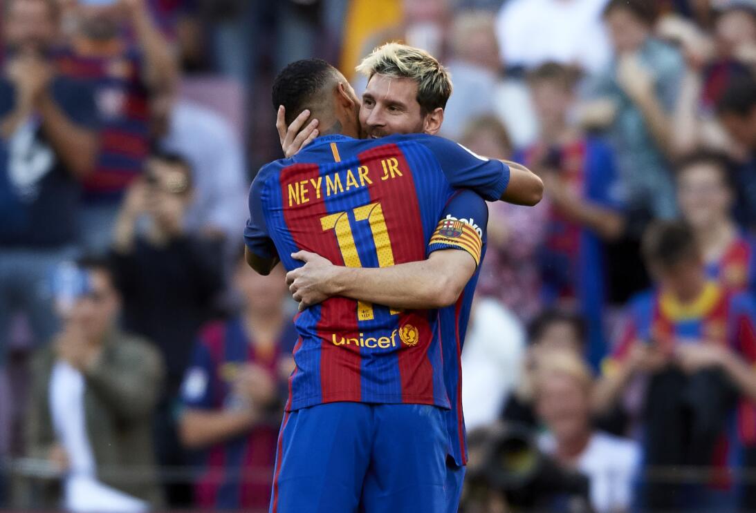 El regreso de Messi y nuevo 'look' de Neymar en la goleada de Barcelona...