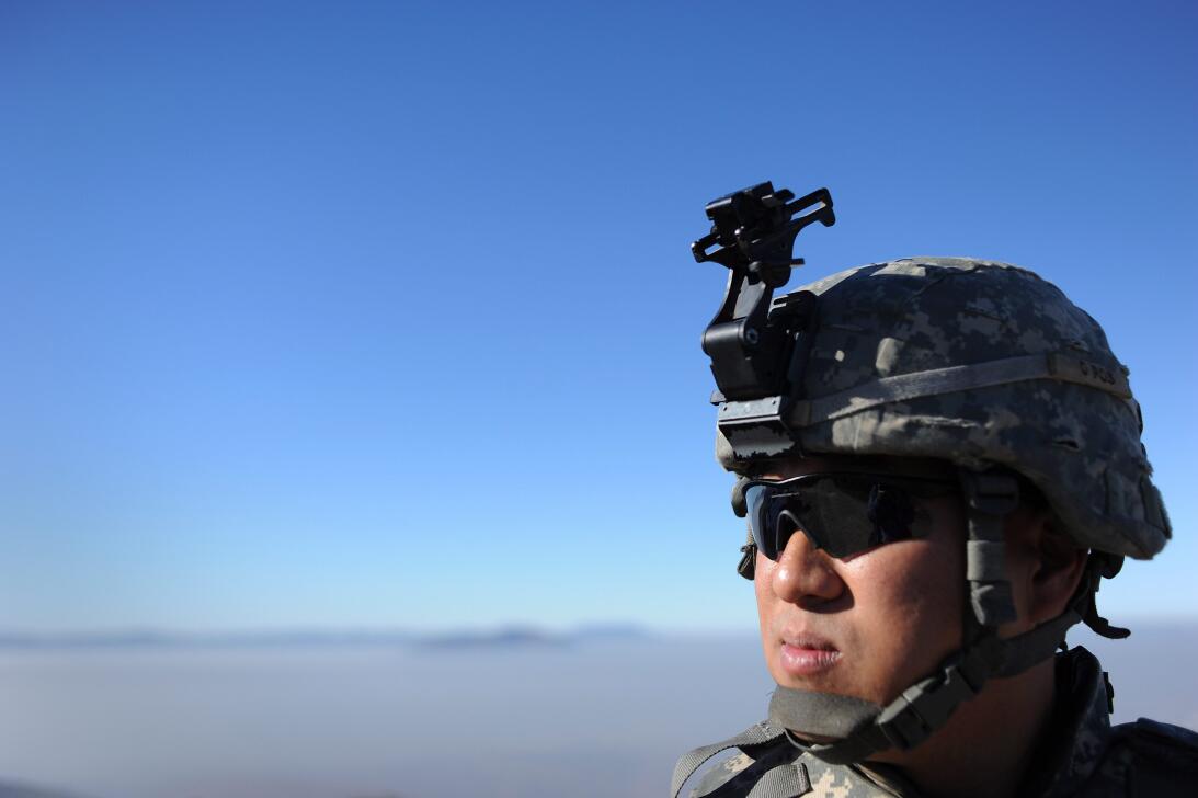 Bajo la orden de Obama. Un miembro de la Guardia Nacional de California...