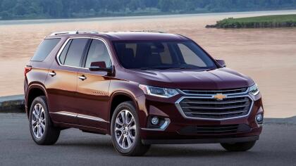 <h3 class="cms-h3-H3">5. Chevrolet Traverse</h3><br/>La crossover monocuerpo de tres filas de asientos de Chevrolet, es mecánicamente similar a la Buick Enclave que ocupó el octavo lugar de este ranking y a la GMC Acadia que no aparece en la lista. Está camioneta presentó problemas menores con su transmisión y con los sistemas electrónicos del vehículo, según reportaron sus dueños a Consumer Reports.