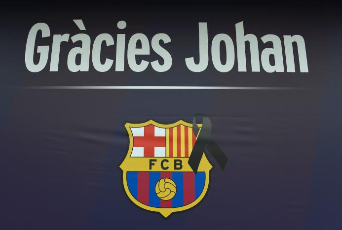 El Camp Nou recibió a cientos de aficionados para honrar a Johan Cruyff