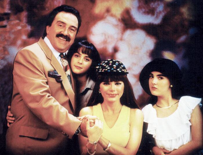 El elenco de 'Agujetas de color de rosa' tuvo reencuentro, así lucen ahora Univision El elenco de 'Agujetas de color de rosa' tuvo reencuentro, así lucen ahora Univision