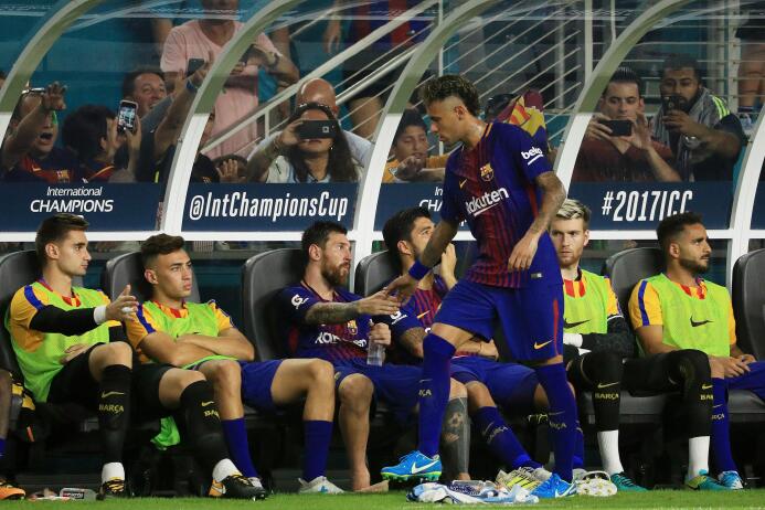 Los últimos momentos de Neymar como jugador de Barcelona GettyImages-824...