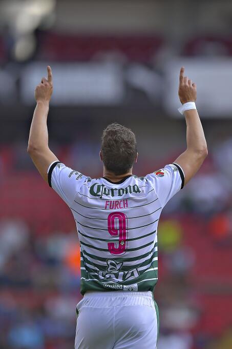 Santos derrotó a Querétaro con Julio Furch vestido de héroe 20171021-524...