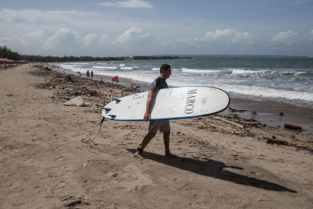 De paraíso turístico a botadero: la basura se come las playas de Bali ge...