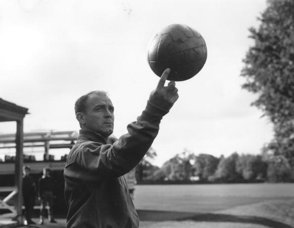 Alfredo di Stéfano es considerado uno de los mejores jugadores en la his...