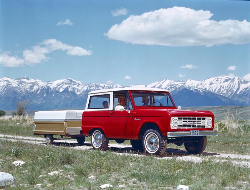 Historia visual de la Ford Bronco 1966_Ford_Bronco_wTrail.jpg