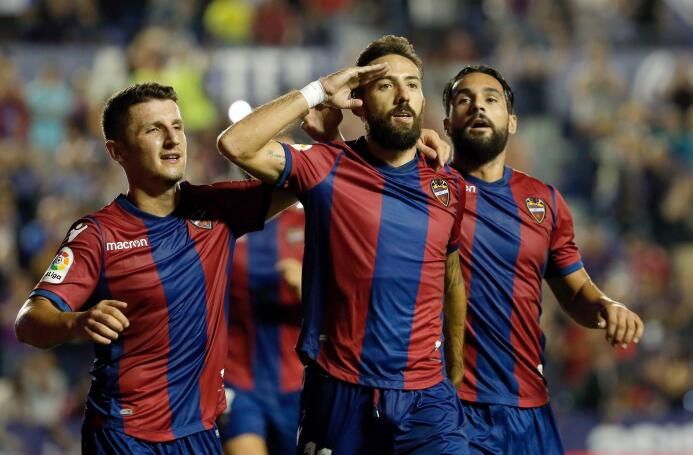 Levante goleó a la Real Sociedad; Carlos Vela disputó los 90 minutos 636...