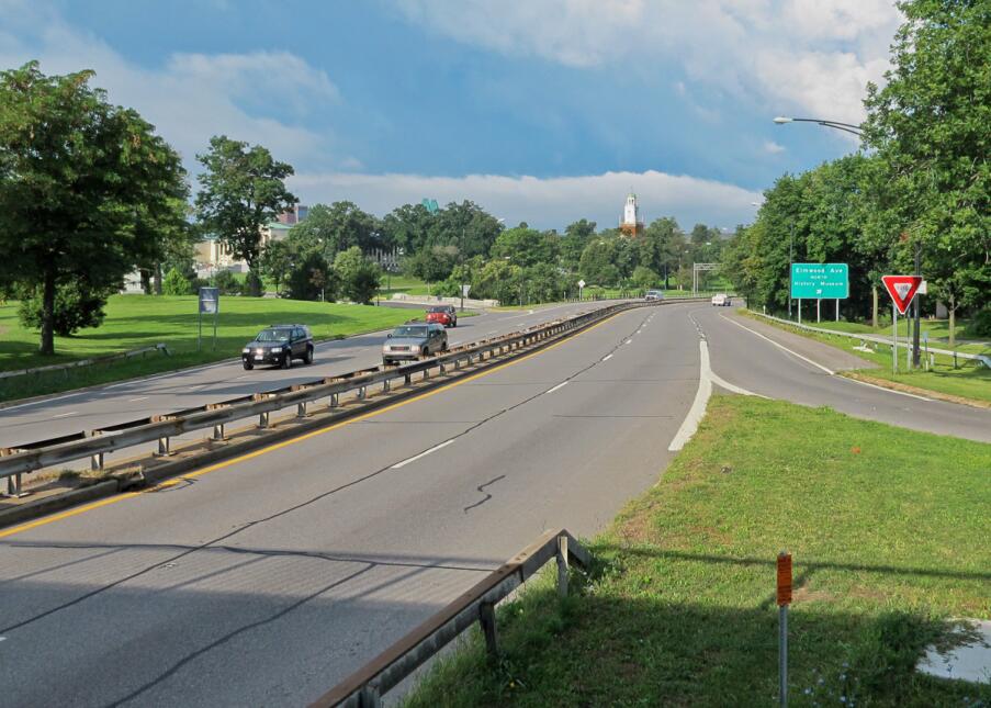 La Scajaquada Expressway, en Buffalo, Nueva York, cortó un espectacular...
