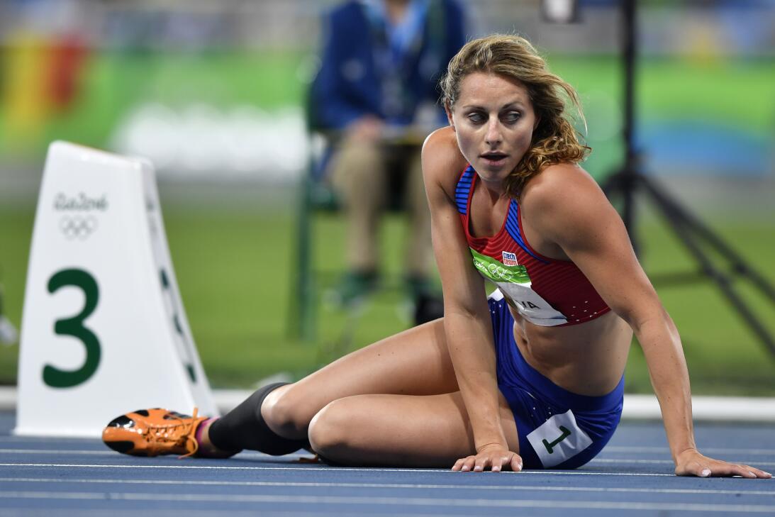 Eliska Klucinova, la sexy atleta que se cambió de ropa interior frente a...