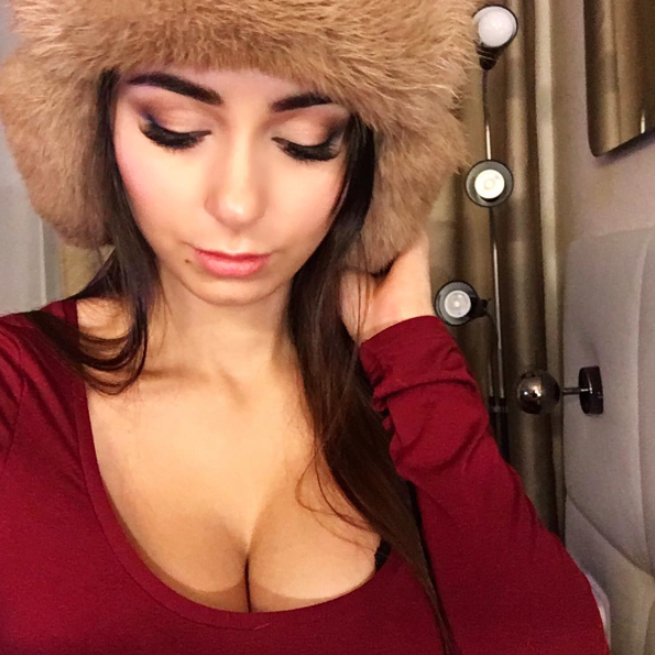Helga Lovekaty es una espectacular actriz y modelo rusa, a quien se le h...