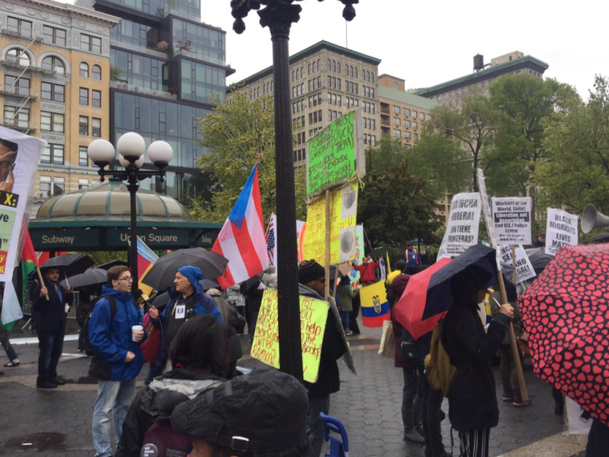 Puerto Rico, presente con su bandera, como también “Black Lives Matters”.