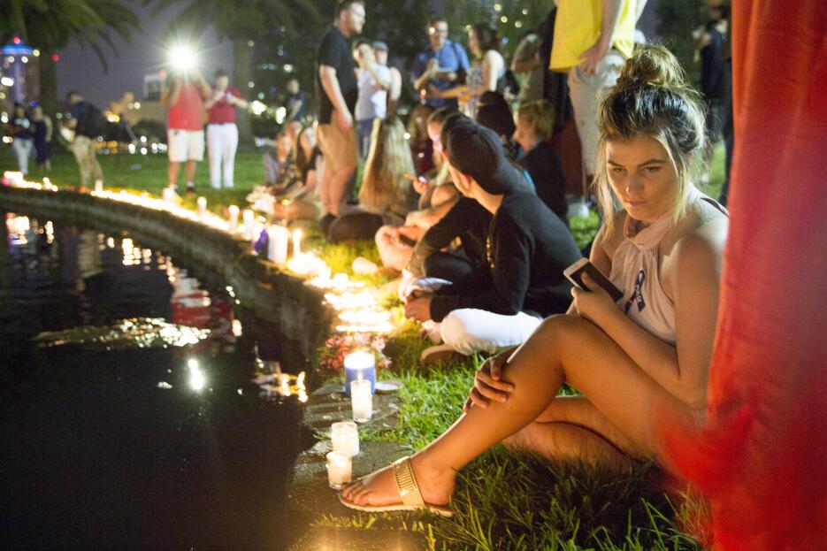 Vigilia en el parque Lake Eola de Orlando, Florida