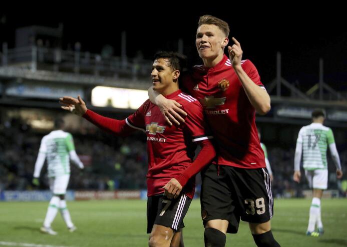 Alexis debutó con el United, puso una asistencia y se metió en quinta ro...