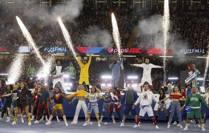 La agrupación musical se lució con sus éxitos en el Millennium Stadium p...