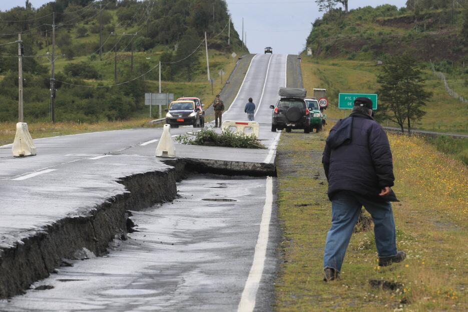 Las autopistas fueron afectadas por el terremoto en lugares puntuales, p...