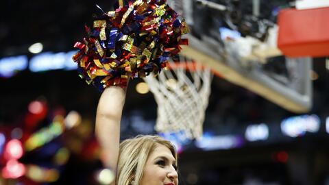 Las hermosas cheerleaders de los Cavaliers llenan de energ&iacute;a a to...