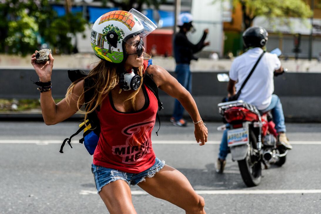 En fotos las mujeres en primera línea de fuego en las protestas de