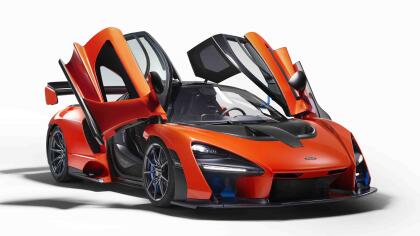 <b>¿Qué tiene de especial el McLaren Senna?</b> Este fue desarrollado para rendir homenaje al fallecido y legendario piloto brasilero de Fórmula Uno: <b>Ayrton Senna da Silva</b>. Este cuenta con un motor V8 twin-turbo de 4.0 litros capaz de producir hasta 789hp y 590 lb-pie de torque.